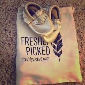 Freshly picked gold/metallic baby moccasin booties